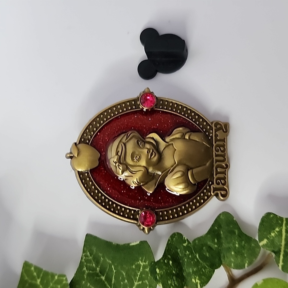 Disney Princess Snow White January Month Garnet Birthstone Pin NIB